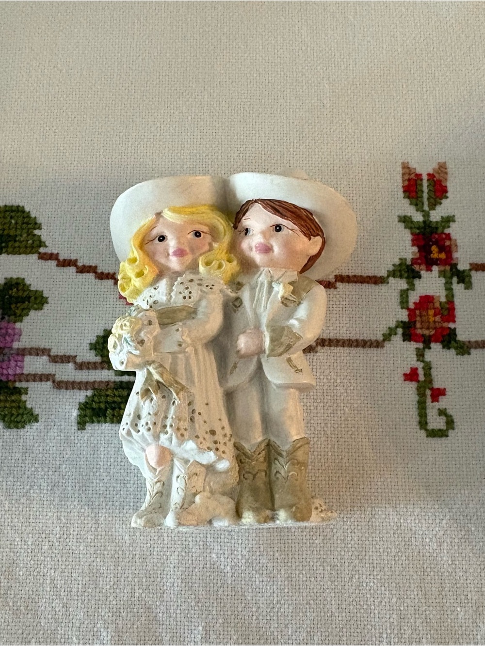 Country Chic Bride and Groom Cake Topper in Cream